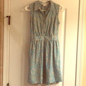 Sleeveless dress with open lower back